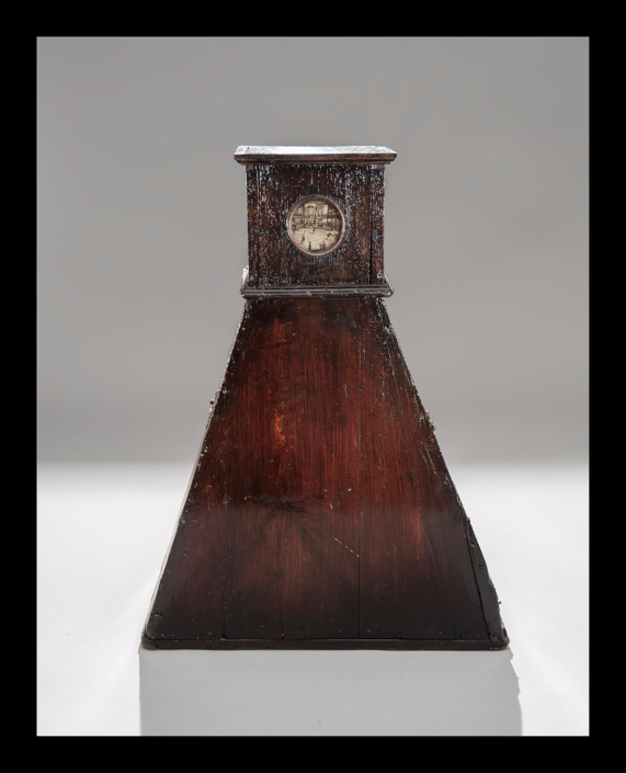 Trapez-Guckkasten, dunkles Holz. Frankreich um 1730 ©Hermann und Clärchen Baus Trapez-Guckkasten, dunkles Holz. Frankreich um 1730 ©Hermann und Clärchen Baus